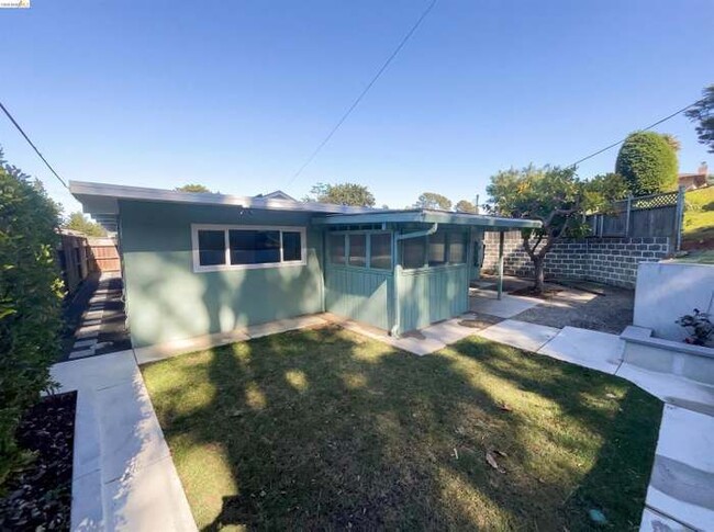 Photo - 2361 Oakmont Dr