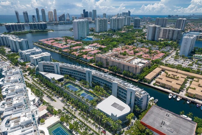 Building Photo - 2950 NE 188th St Unit 330