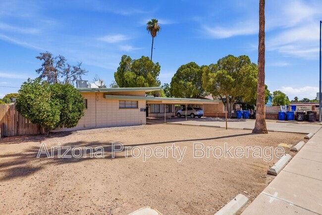 Building Photo - 450 W 6th St Unit A