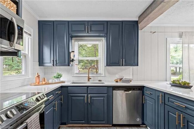 1210 Martin St