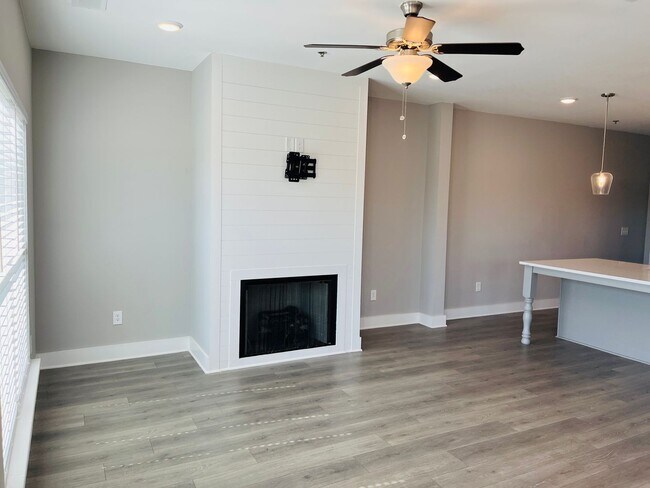 Photo - Stunning 3 bedroom 2.5 bathroom townhome i...