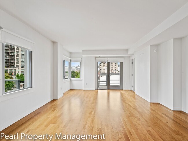 Photo - Waterfront Pearl - 1 bed/1.5 bath/den sw corner unit with parking/2 balconies/river view/most uti... Unit WP409