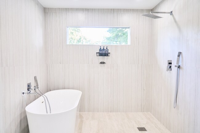 Photo - 1667 Thornton Pl SW