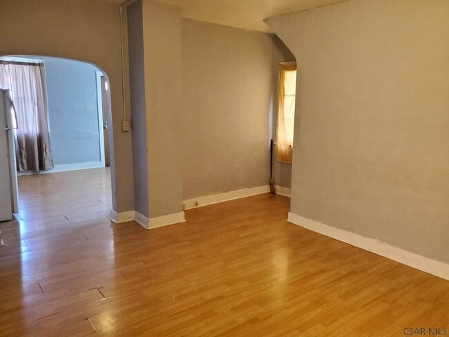 Photo - 195 D St