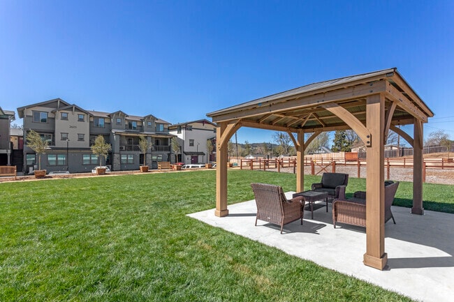 Emerald Ridge Apartments