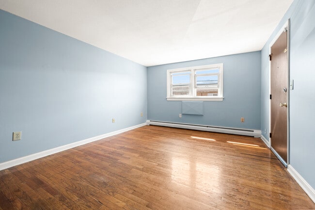 Photo - 24 Deerfield Ct Unit D