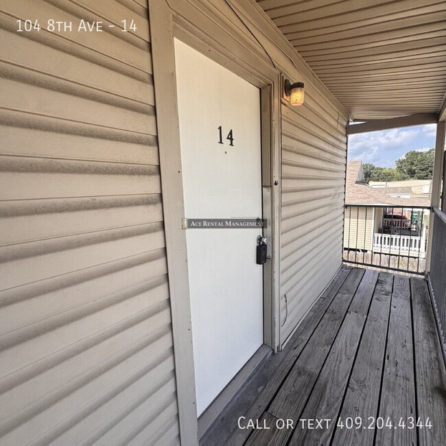 Building Photo - 104 8th Ave Unit 14