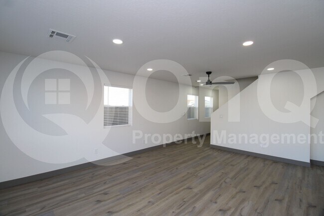 Photo - 2516 E Broadway Rd
