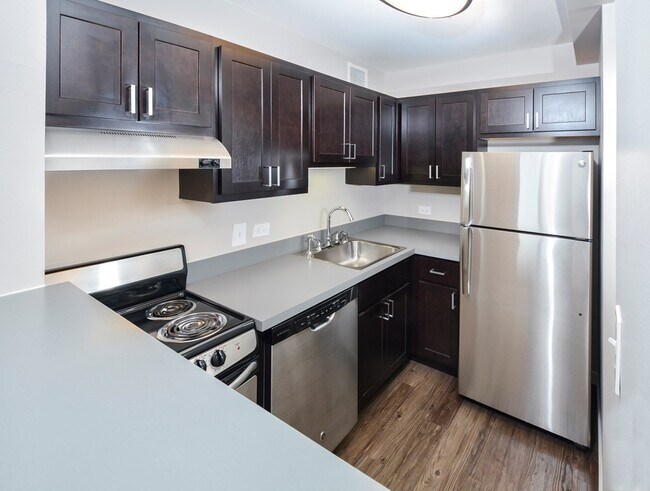 Photo - 326 W Illinois St