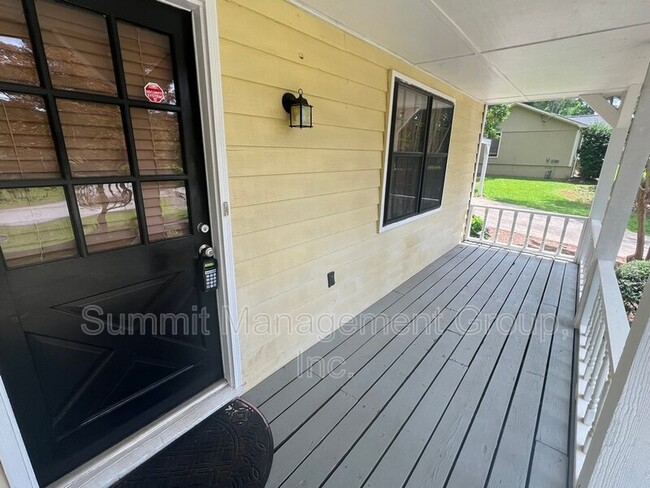 Photo - 916 Curry Cir SE