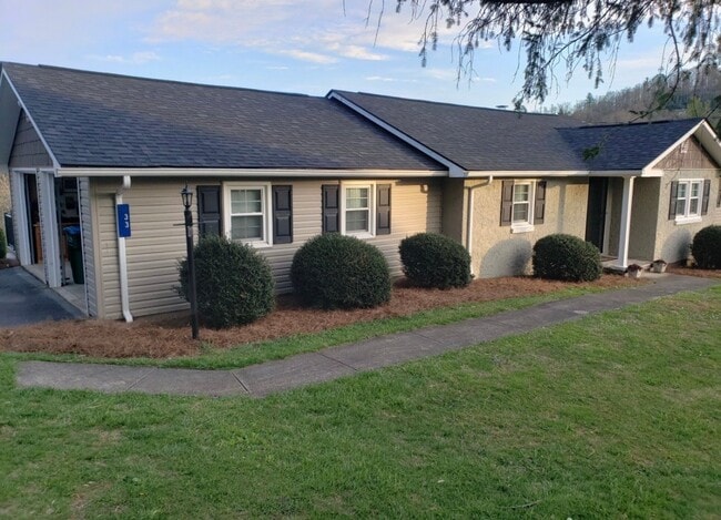 Building Photo - 33 Church Rd