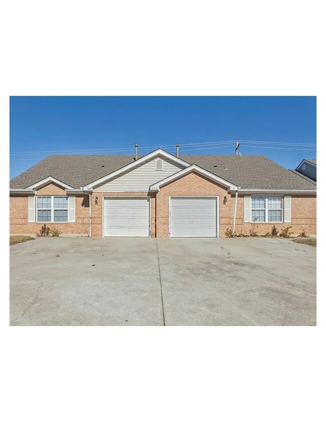 Building Photo - 604 Welston Cir Unit 1