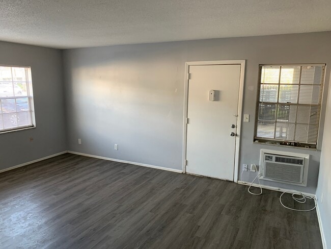 Photo - 1 Bed/1 Bath - Unit 206