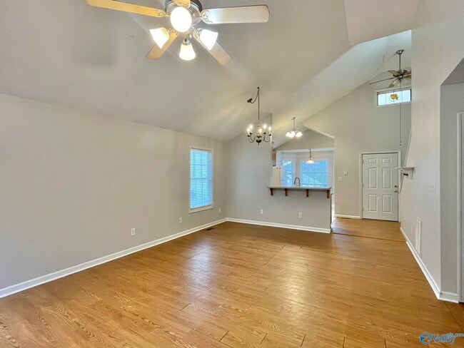 Photo - 186 Hollington Dr NE