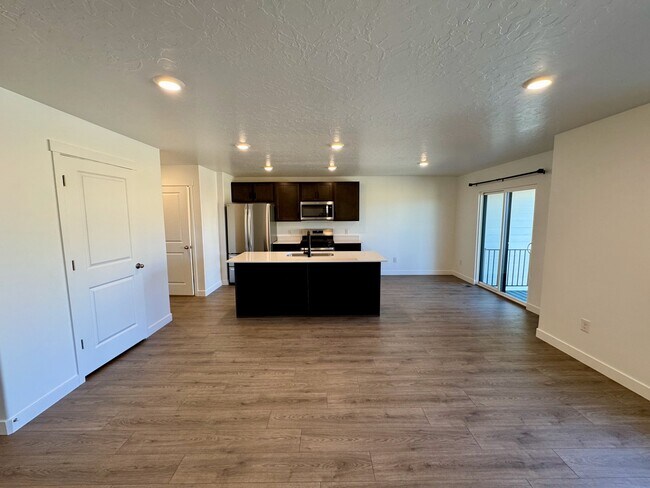 4334 N Buckstone Wy
