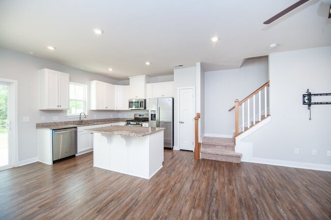 Photo - 3BR/2.5BA Fully-Loaded Luxury Townhome on ...