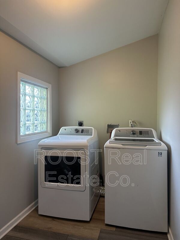 Photo - 480-482 E. Markison Avenue