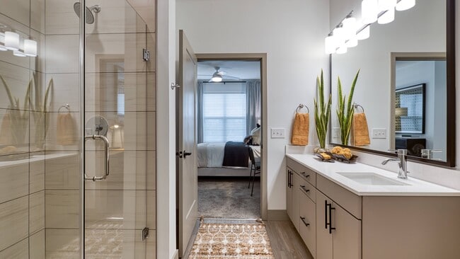 Photo - Aura Stonebridge