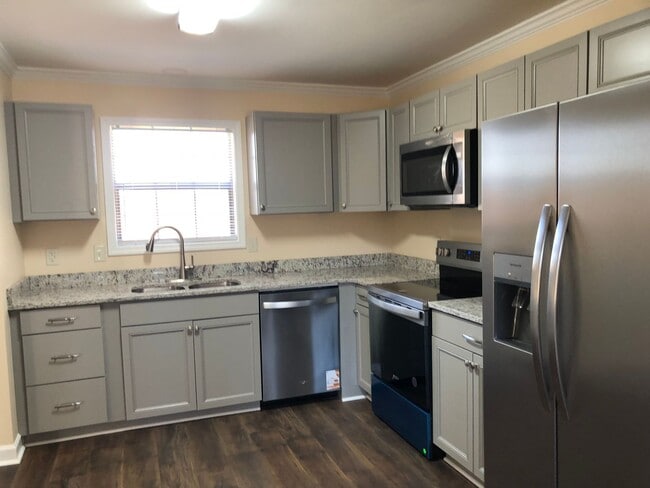 Photo - 2016 Iris Rd