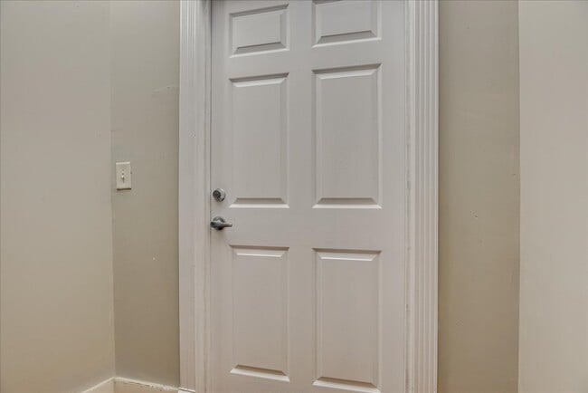 Photo - 828 Broad St