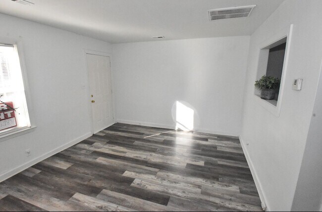 Photo - 2120 Kennesaw Dr