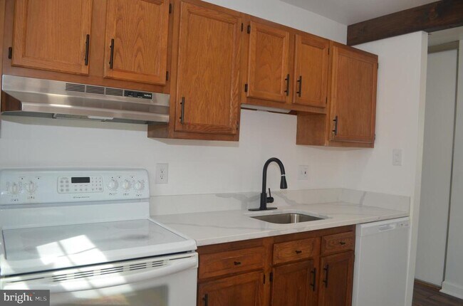 Photo - 267 Longford Ct