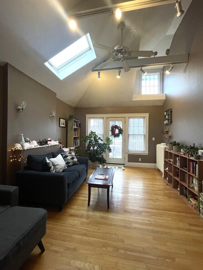 Photo - 16 Halifax St