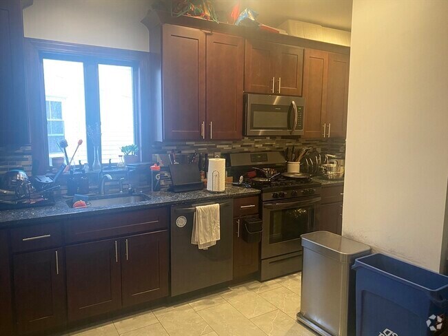 Building Photo - 4 Berwick Rd Unit #1 Rental