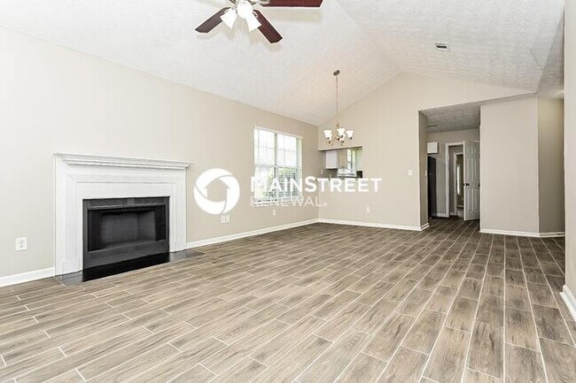 Photo - 3 Bedroom Pet-Friendly Home in Jonesboro, GA with Main Street Renewal