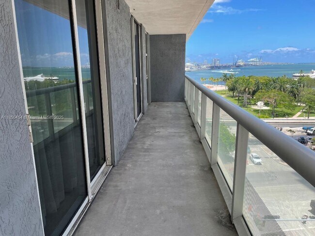 Building Photo - 50 Biscayne Blvd Unit 814 Rental