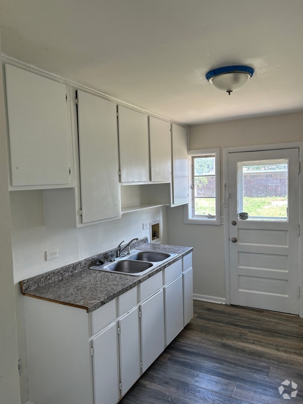 Building Photo - 3007 Curtis Dr Rental