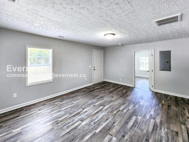 Photo - 306 Walker Dr