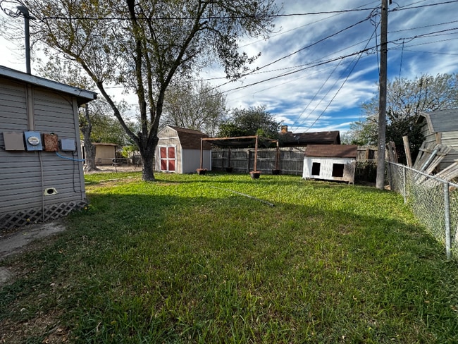 Photo - 200 6th St