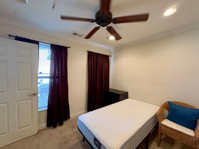 Photo - Charming 2 Bedroom/2 Bathroom Townhome near Patterson Park, Baltimore, MD!