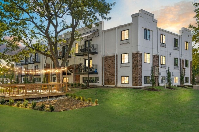 Building Photo - Vineyards on Garland Apartments