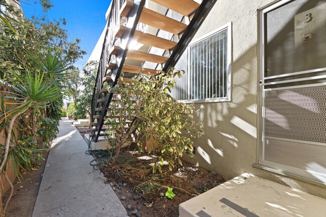 Photo - 1550 Saltair Ave, prime West LA location!