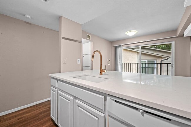 Photo - 2124 Burton Dr Unit 204