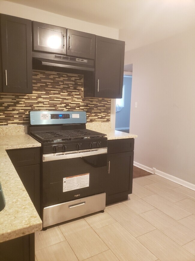 Photo - 1061 E 80th St