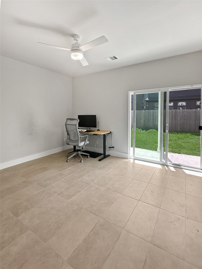 Building Photo - 4702 Oats St