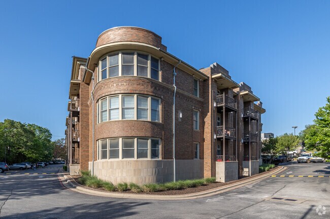 Photo - 600 W Meadow St