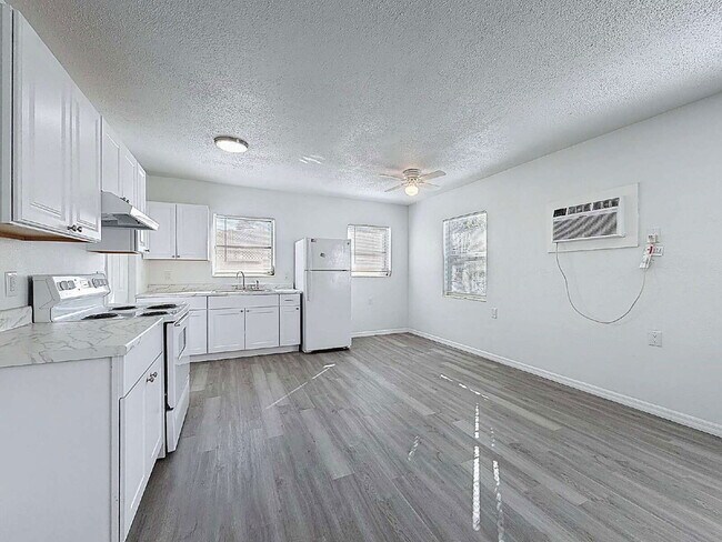 Photo - 650 East Harbor Dr S