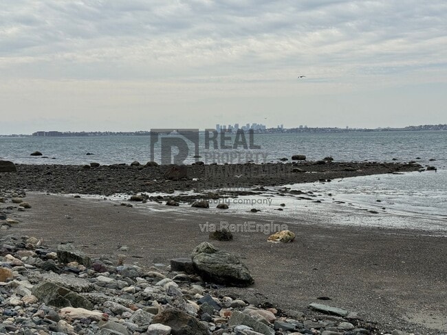 Building Photo - 2 Sea View Ave