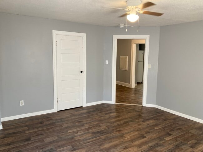 Building Photo - 1117 N B St Unit 1117 N B Street #4 Rental