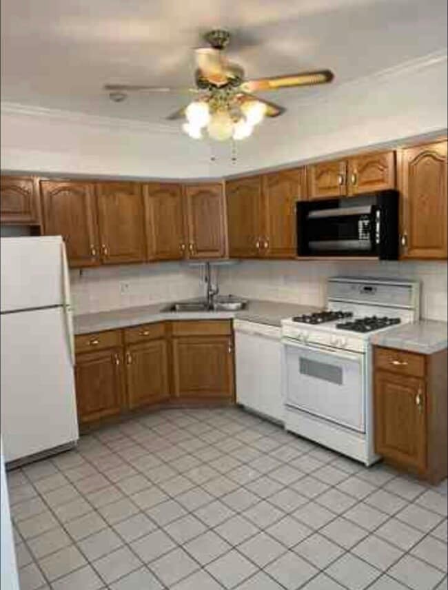 Photo - 2305 Maine St Unit 2c