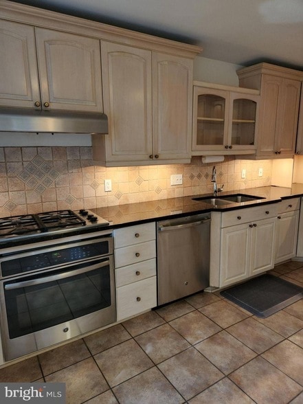 Photo - 3916 48th St NW