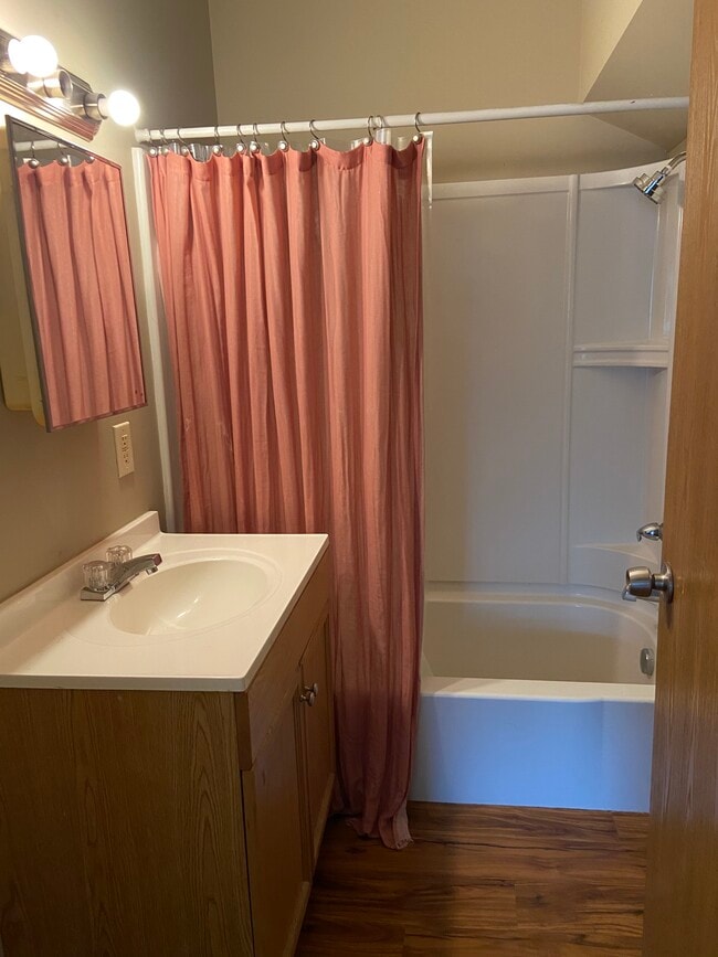 Bathroom - 522 Fleming St