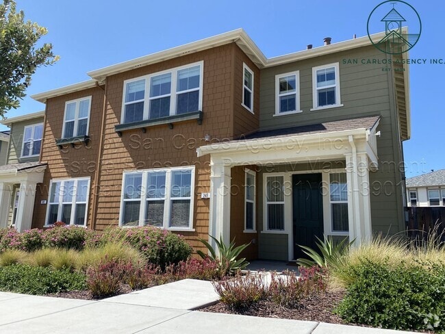 Building Photo - Three Bed Home in New Marina Development