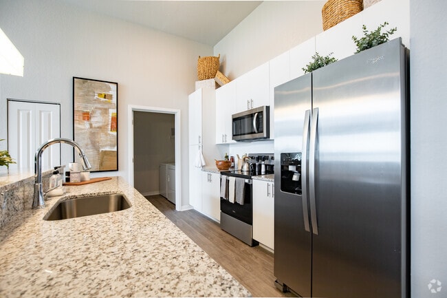 2 BR, 2 BA - 1,102SF