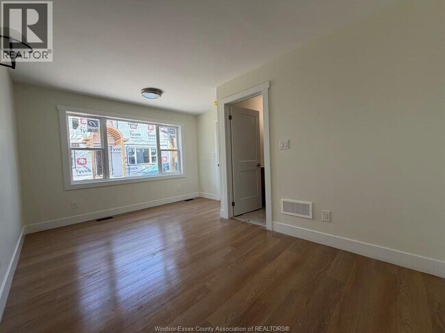 Photo - 160 Askin Ave