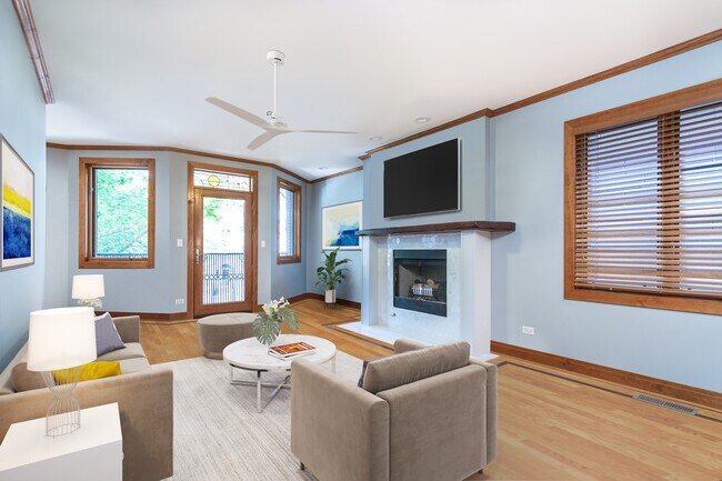 Photo - 1031 N Marshfield Ave Unit 2